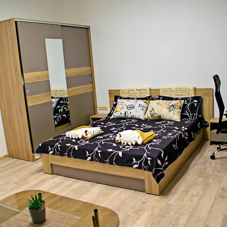 Апартамент Luxurious Studio Apartment “The Hill”