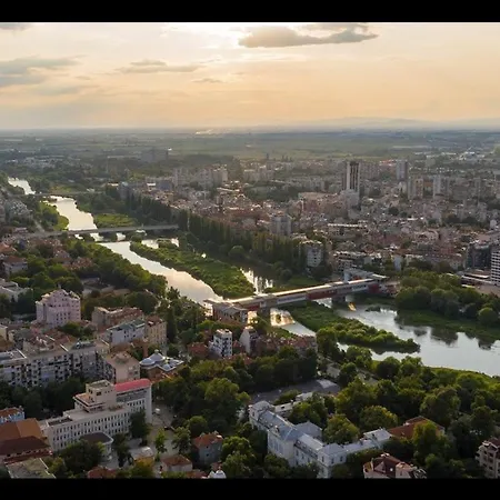 Апартамент Luxurious Studio Apartment “The Hill” *