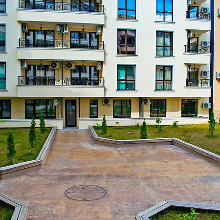 Апартамент Luxurious Studio Apartment “The Hill” Пловдив